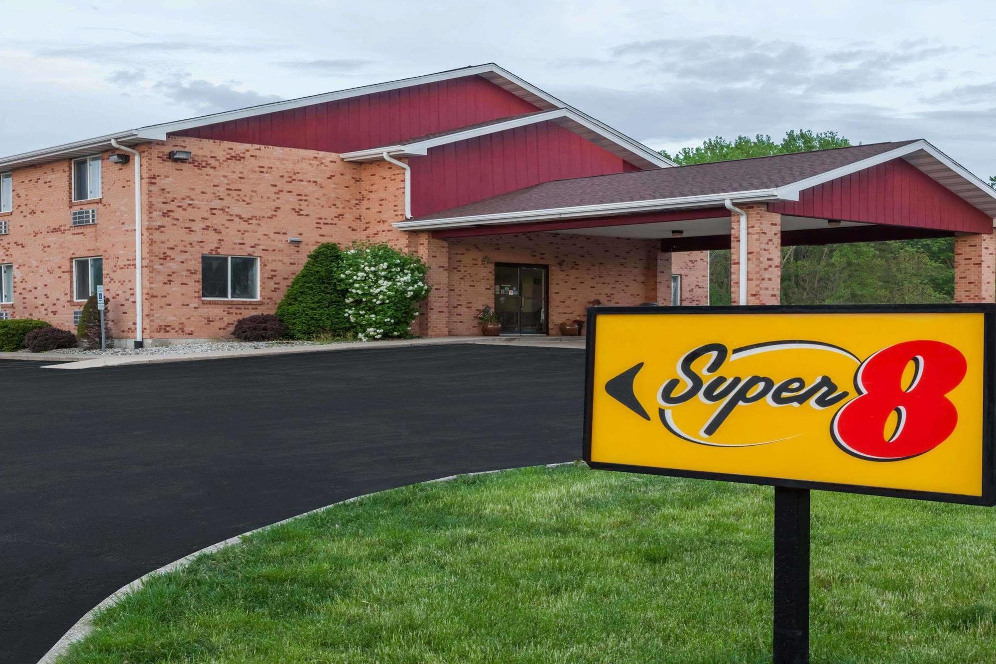 Super 8 By Wyndham Watseka Hotel Екстериор снимка