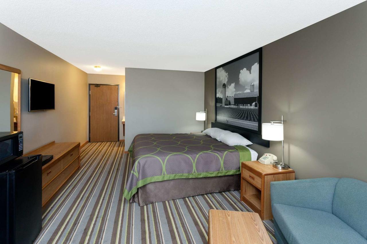 Super 8 By Wyndham Watseka Hotel Екстериор снимка