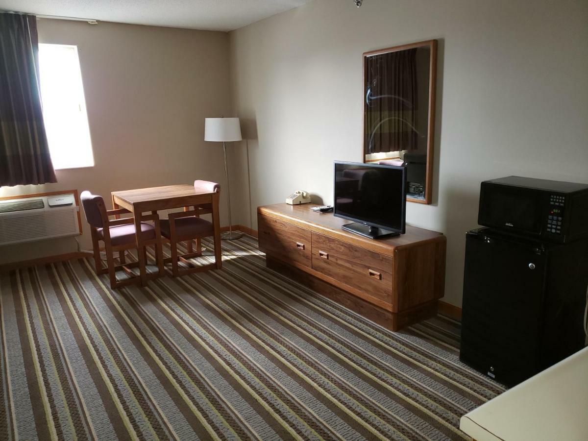 Super 8 By Wyndham Watseka Hotel Екстериор снимка
