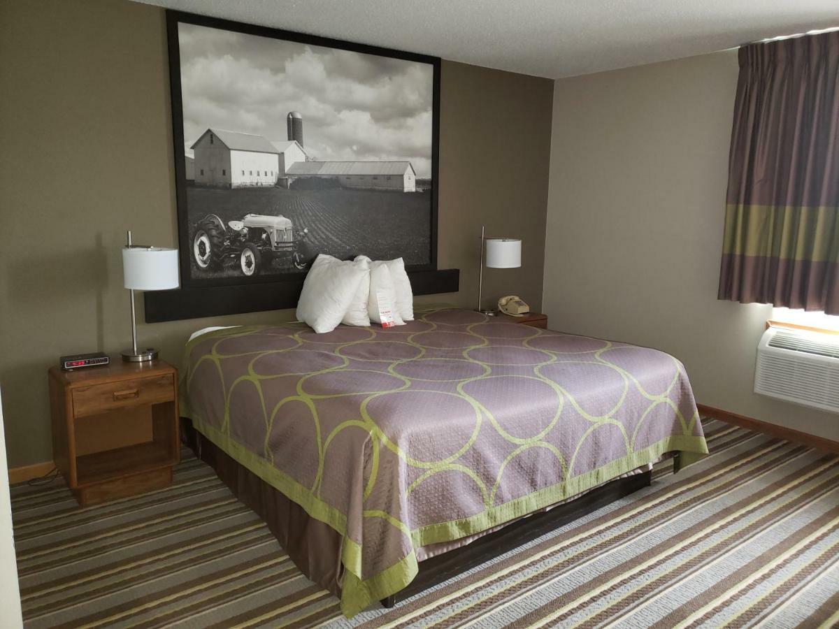 Super 8 By Wyndham Watseka Hotel Екстериор снимка