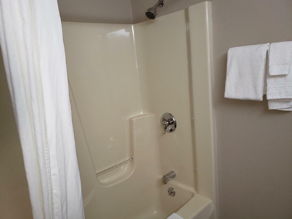 Super 8 By Wyndham Watseka Hotel Екстериор снимка